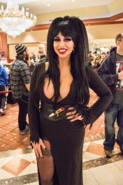 Elvira, Mistress of the Dark Cosplay